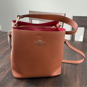 Coach town bucket bag in redwood